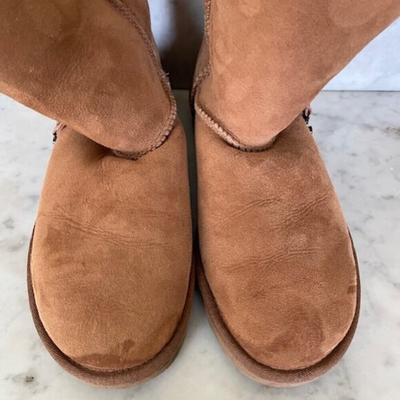 UGG Bailey Button UGG Charm Chestnut Brown Sheepskin Boots Size 6 - Picture 4 of 16
